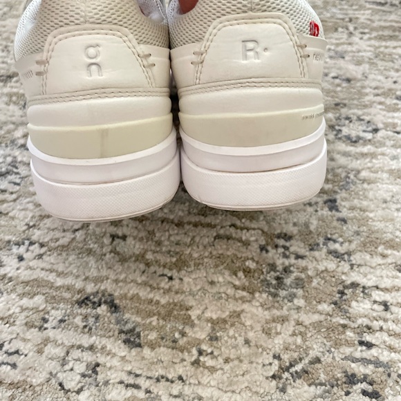 On Cloud The Roger Advantage White Leather Running Athletic Casual Shoes Size 7 - Picture 10 of 15